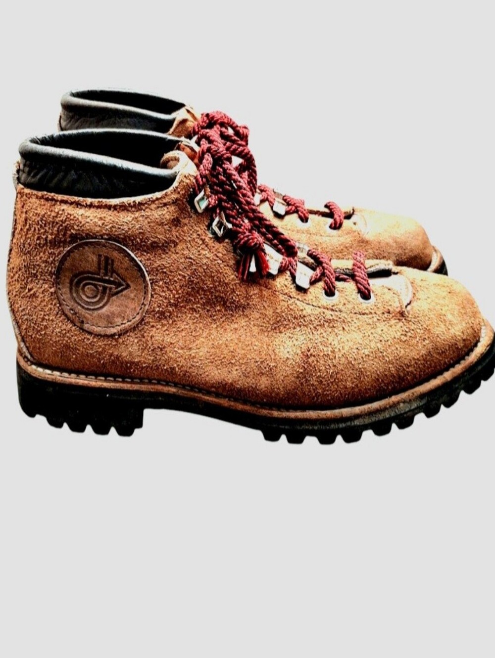 Dexter Unisex Brown Suede Chukka Boots with Red Laces